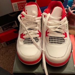 Jordan 4 retro Fire Red